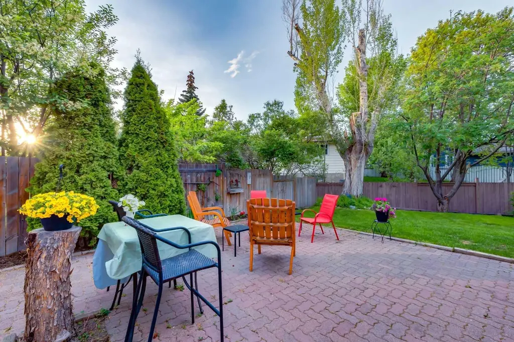 220 Oakridge Place SW Calgary AB T2V 1V2
