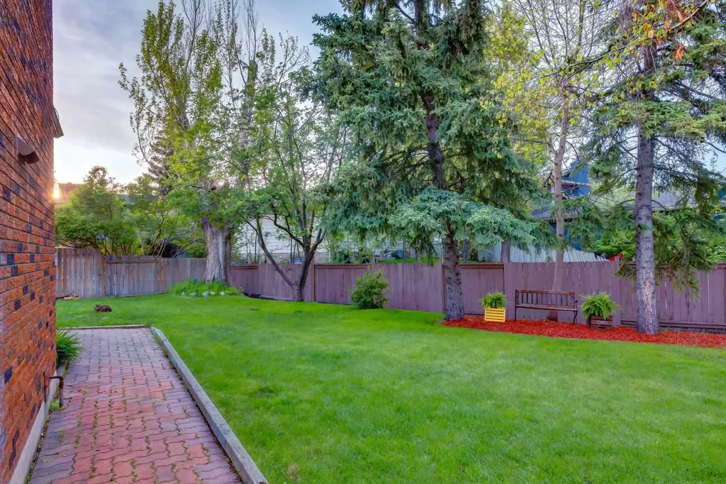 220 Oakridge Place SW Calgary AB T2V 1V2