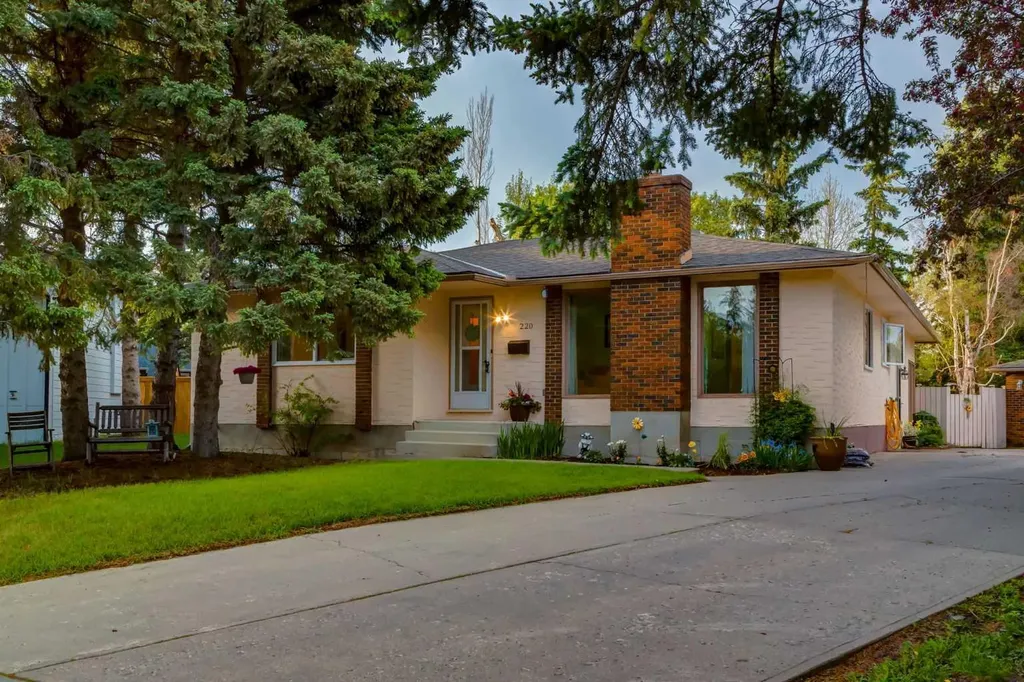 220 Oakridge Place SW Calgary AB T2V 1V2