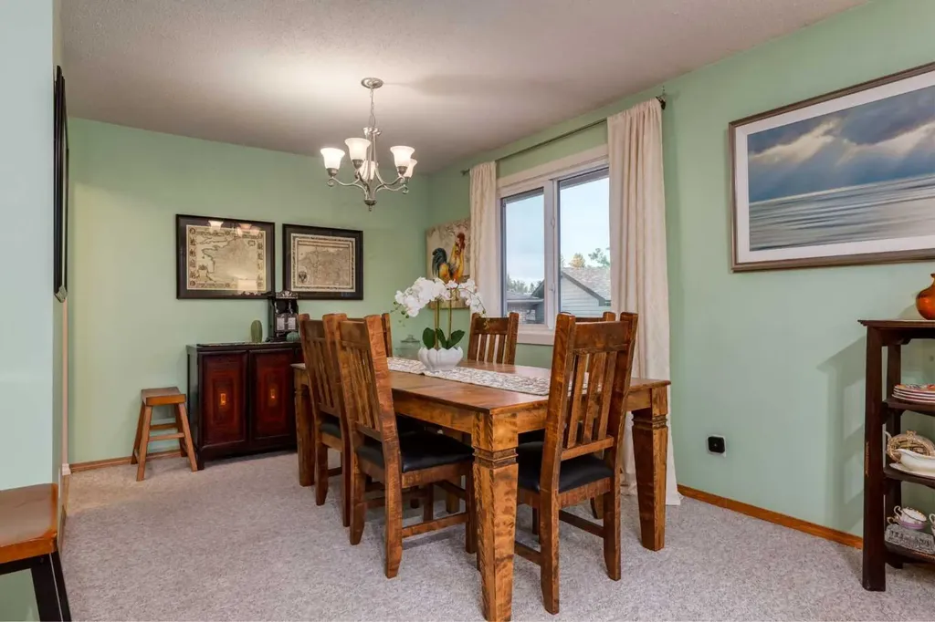 220 Oakridge Place SW Calgary AB T2V 1V2
