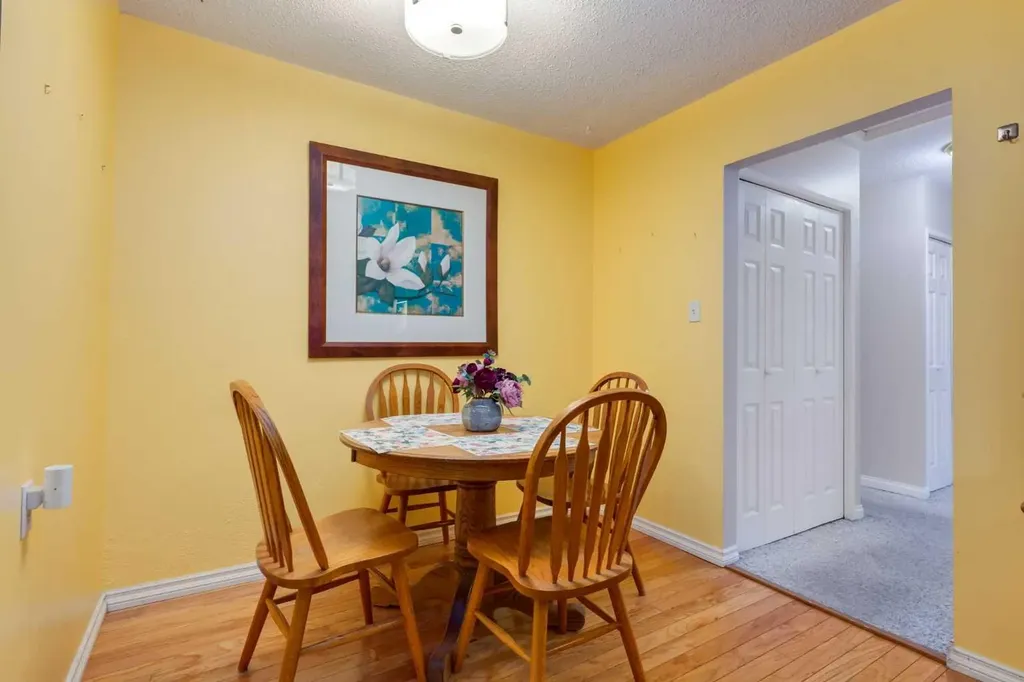 220 Oakridge Place SW Calgary AB T2V 1V2