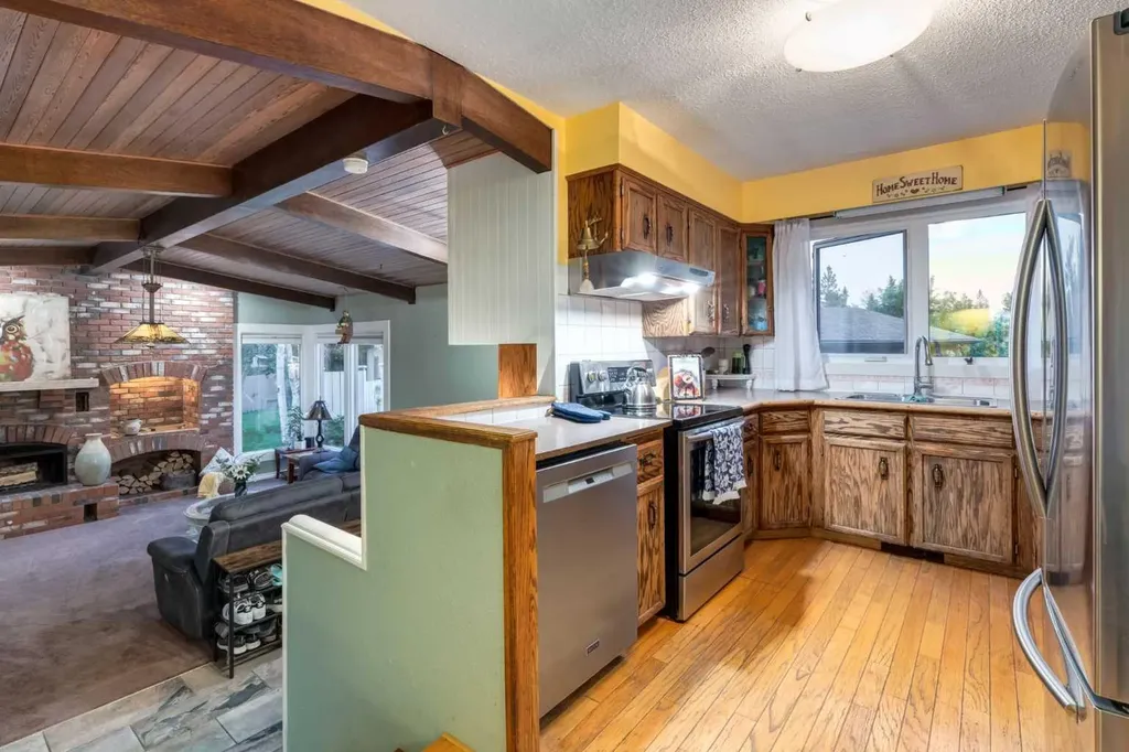 220 Oakridge Place SW Calgary AB T2V 1V2