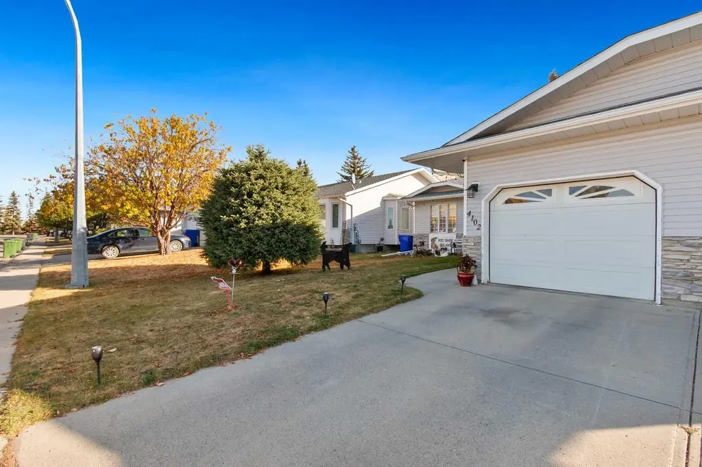 4102 Silverpark Estates Close Olds AB T4H1B4