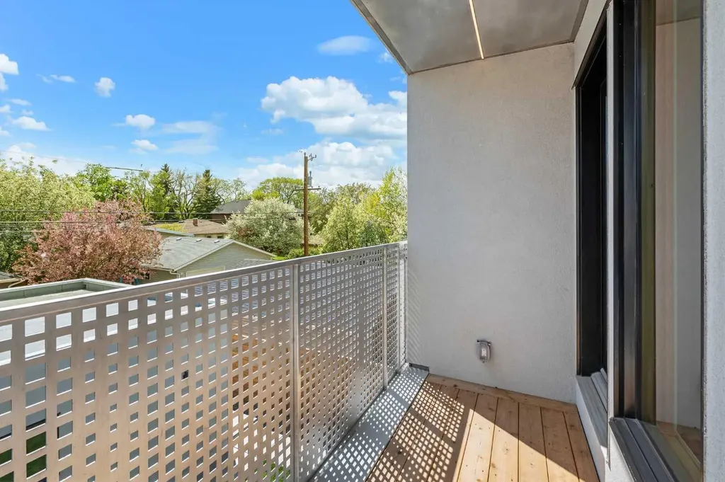 517 28 Avenue NW Calgary AB T2M 2K9