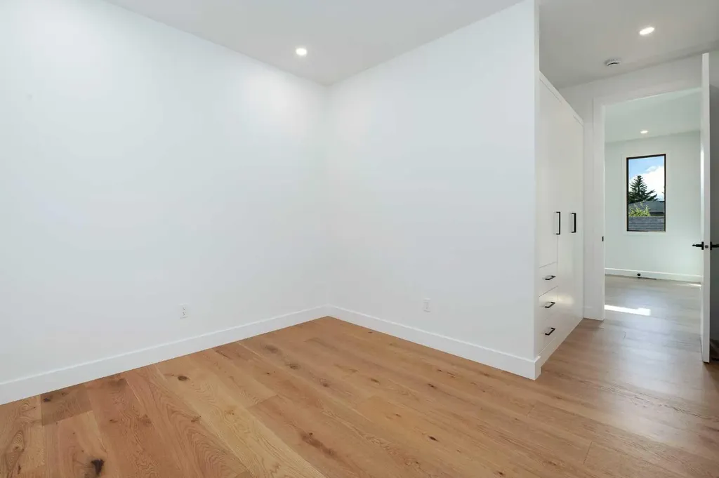 517 28 Avenue NW Calgary AB T2M 2K9