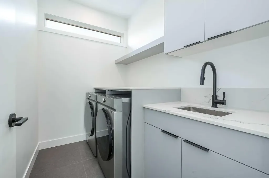 517 28 Avenue NW Calgary AB T2M 2K9