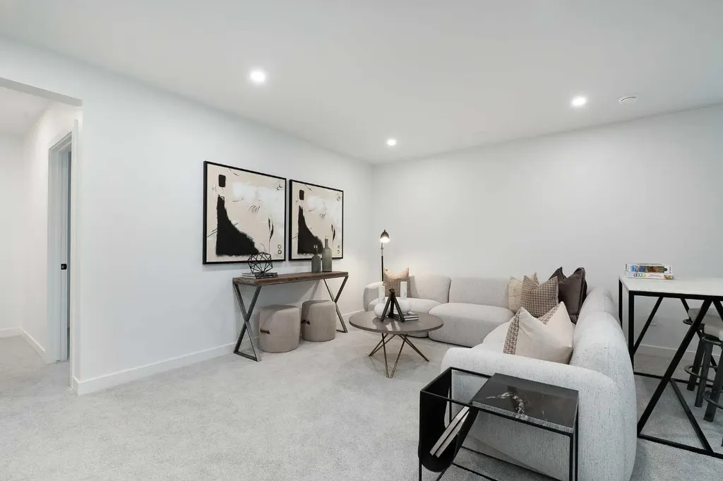 517 28 Avenue NW Calgary AB T2M 2K9