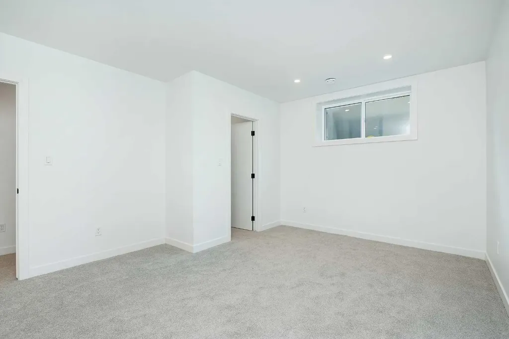 517 28 Avenue NW Calgary AB T2M 2K9