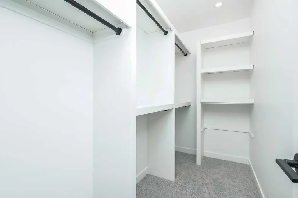 517 28 Avenue NW Calgary AB T2M 2K9
