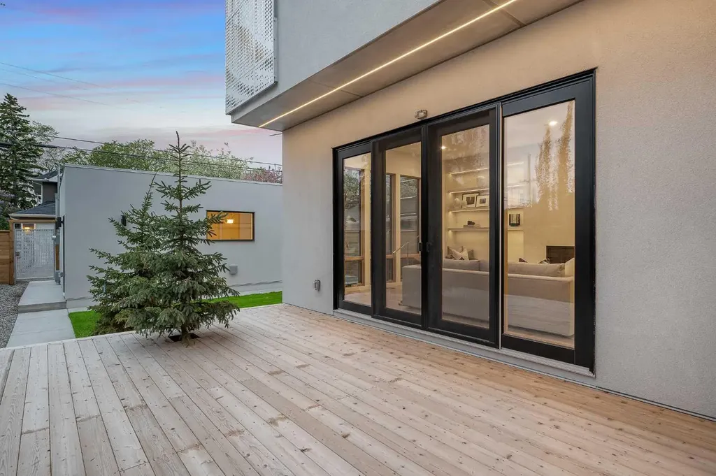 517 28 Avenue NW Calgary AB T2M 2K9