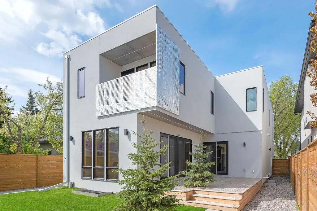 517 28 Avenue NW Calgary AB T2M 2K9