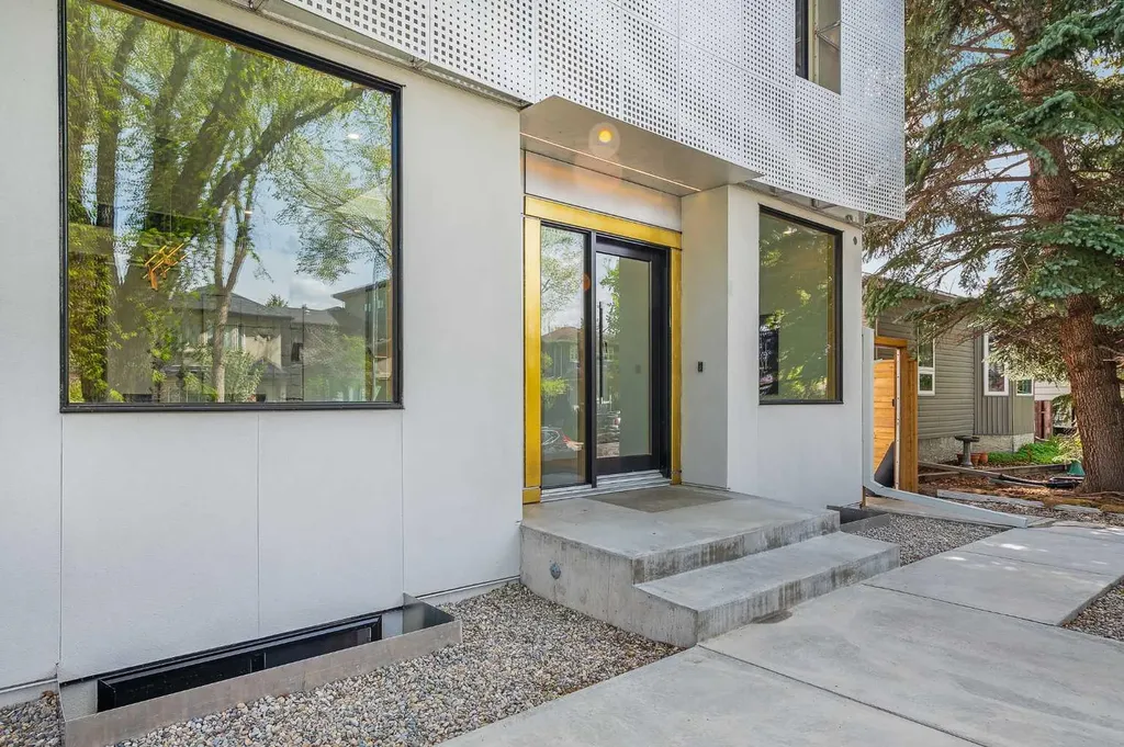 517 28 Avenue NW Calgary AB T2M 2K9