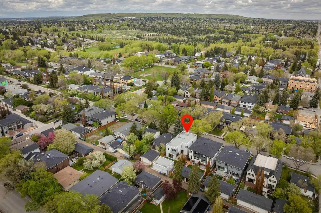 517 28 Avenue NW Calgary AB T2M 2K9