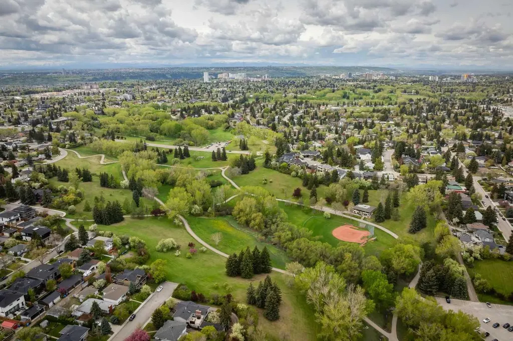 517 28 Avenue NW Calgary AB T2M 2K9