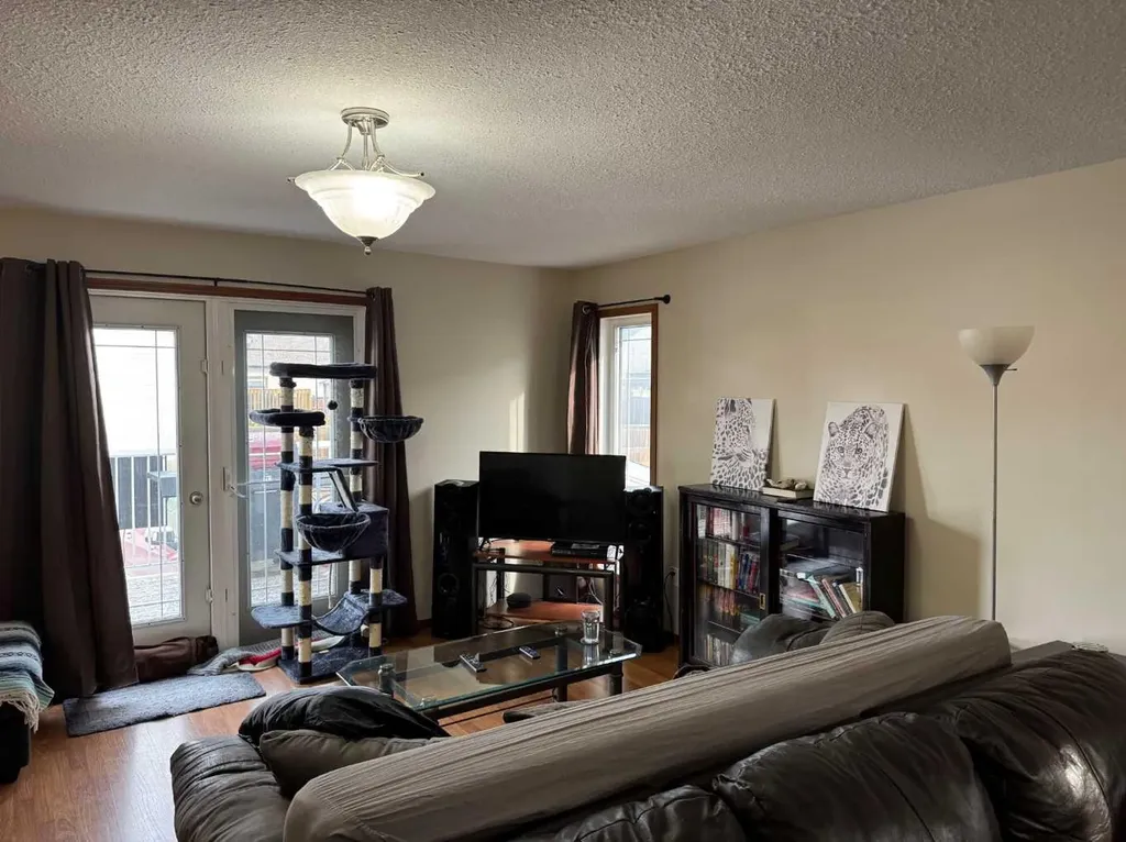 2608B 11 Avenue Wainwright AB T9W 1W2