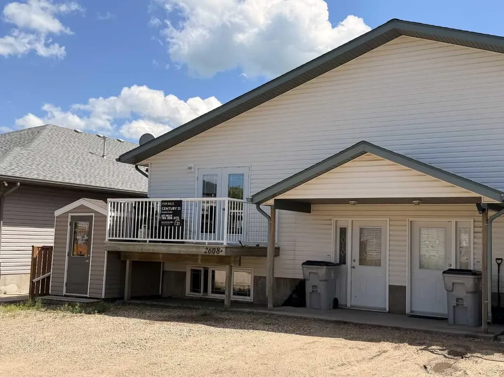 2608B 11 Avenue Wainwright AB T9W 1W2
