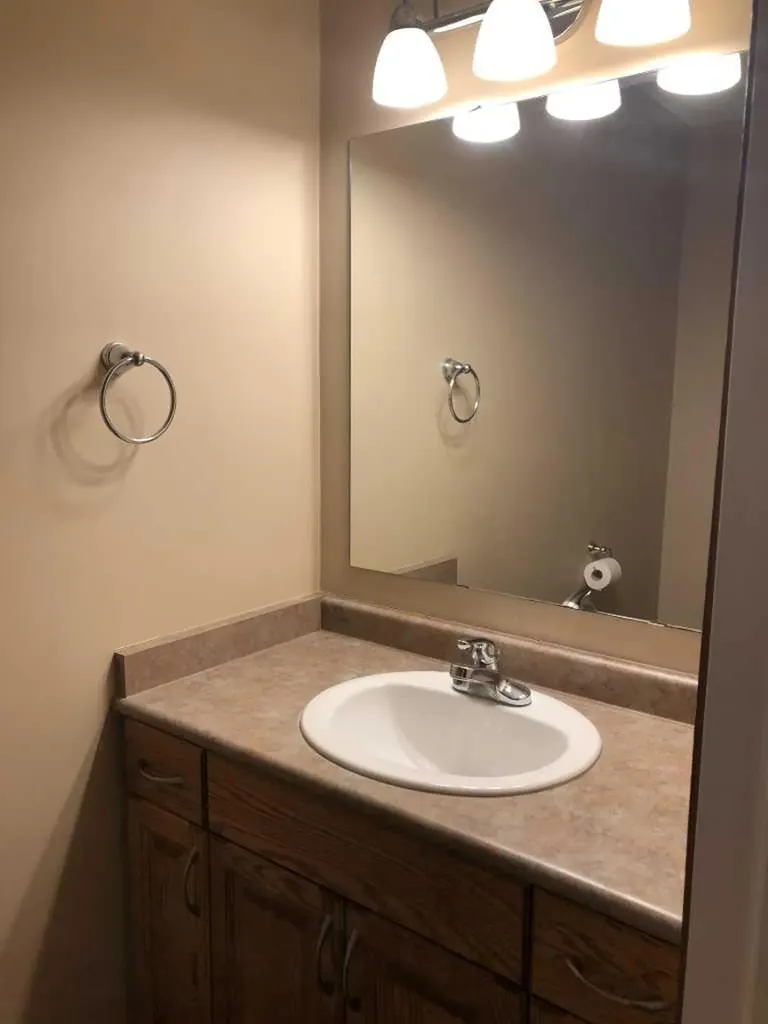 2608B 11 Avenue Wainwright AB T9W 1W2