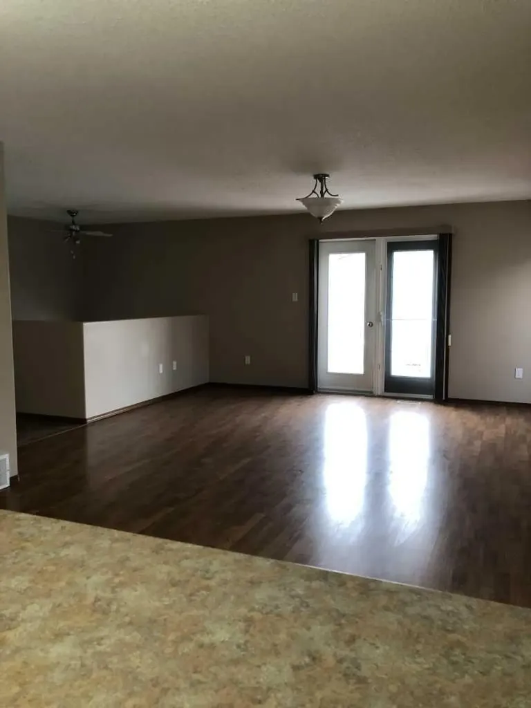 2608B 11 Avenue Wainwright AB T9W 1W2