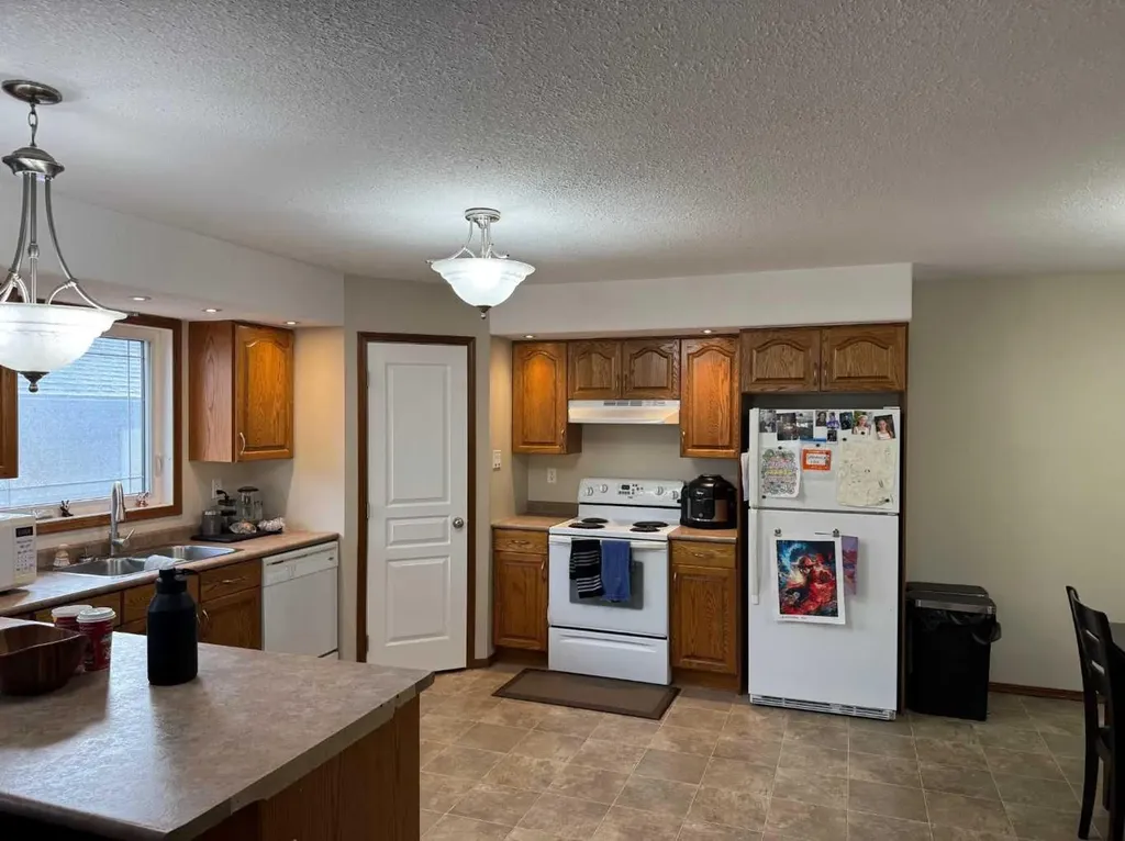 2608B 11 Avenue Wainwright AB T9W 1W2