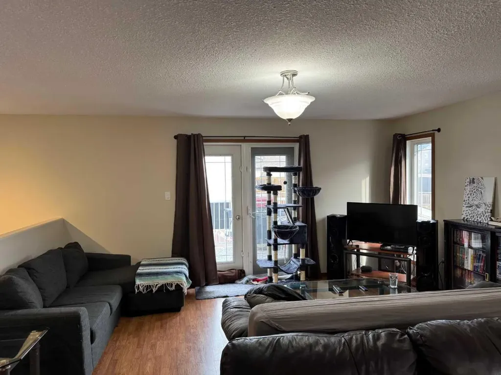 2608B 11 Avenue Wainwright AB T9W 1W2