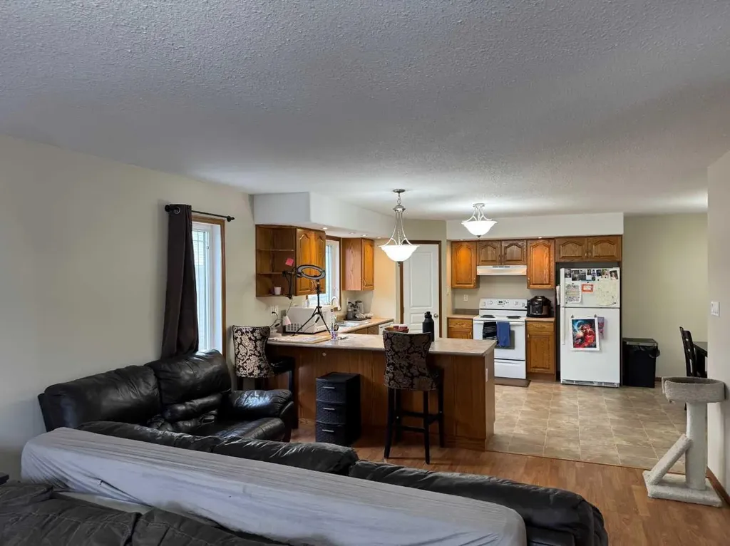2608B 11 Avenue Wainwright AB T9W 1W2