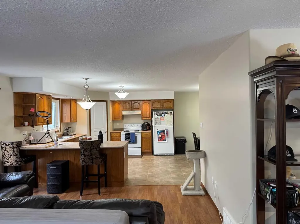 2608B 11 Avenue Wainwright AB T9W 1W2