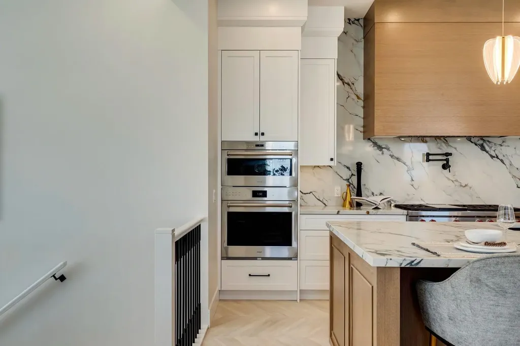 15 Normandy Lane SW Calgary AB T3E 7K1