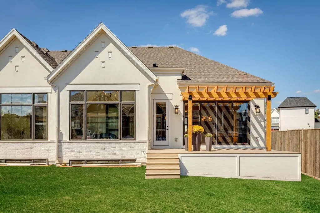 15 Normandy Lane SW Calgary AB T3E 7K1