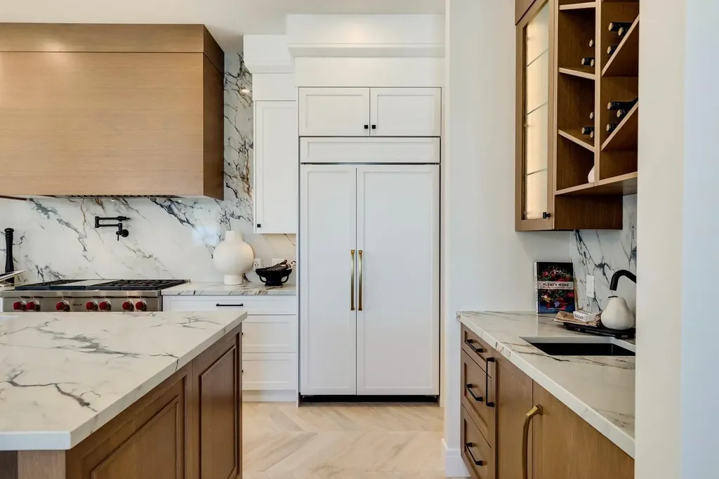 15 Normandy Lane SW Calgary AB T3E 7K1