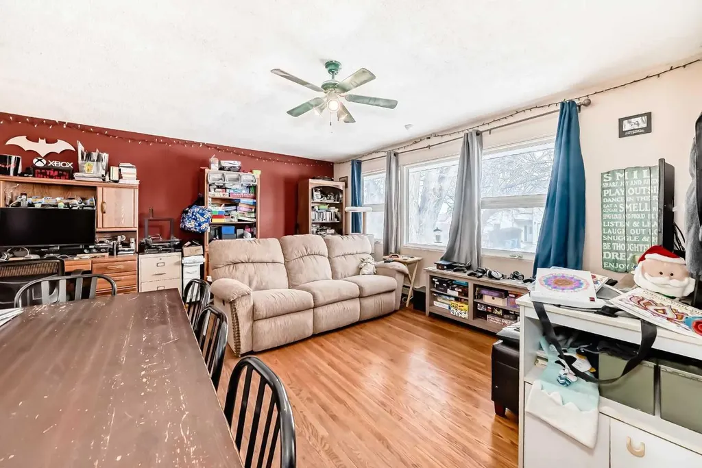 4939 45 Street Innisfail AB T4G 1M4