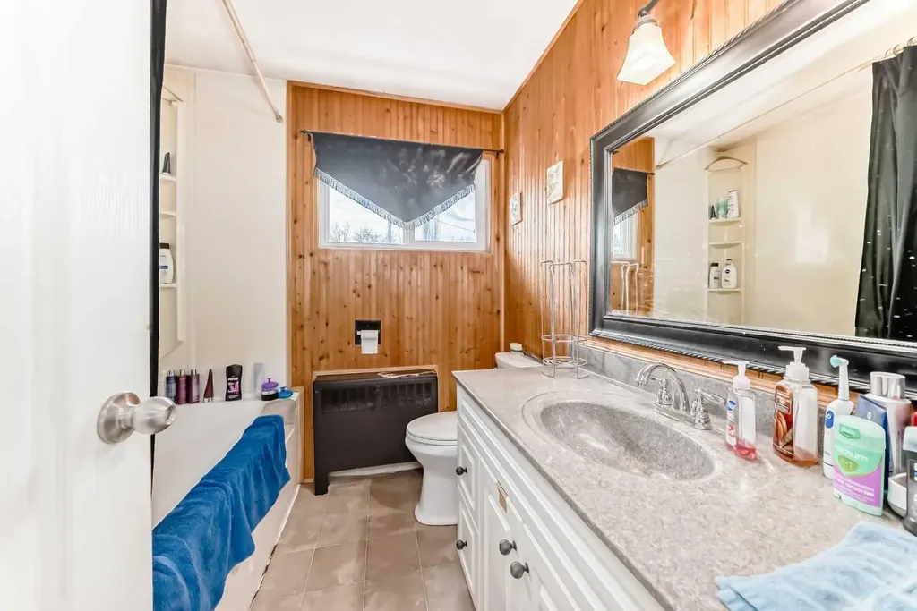 4939 45 Street Innisfail AB T4G 1M4