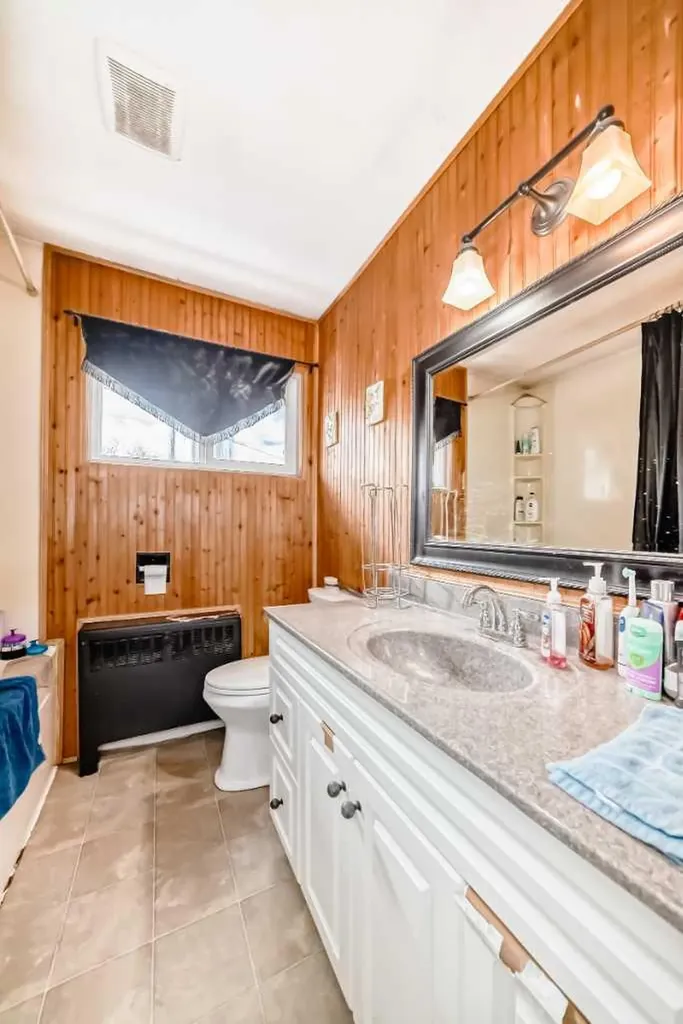 4939 45 Street Innisfail AB T4G 1M4