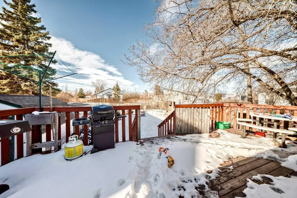 4939 45 Street Innisfail AB T4G 1M4