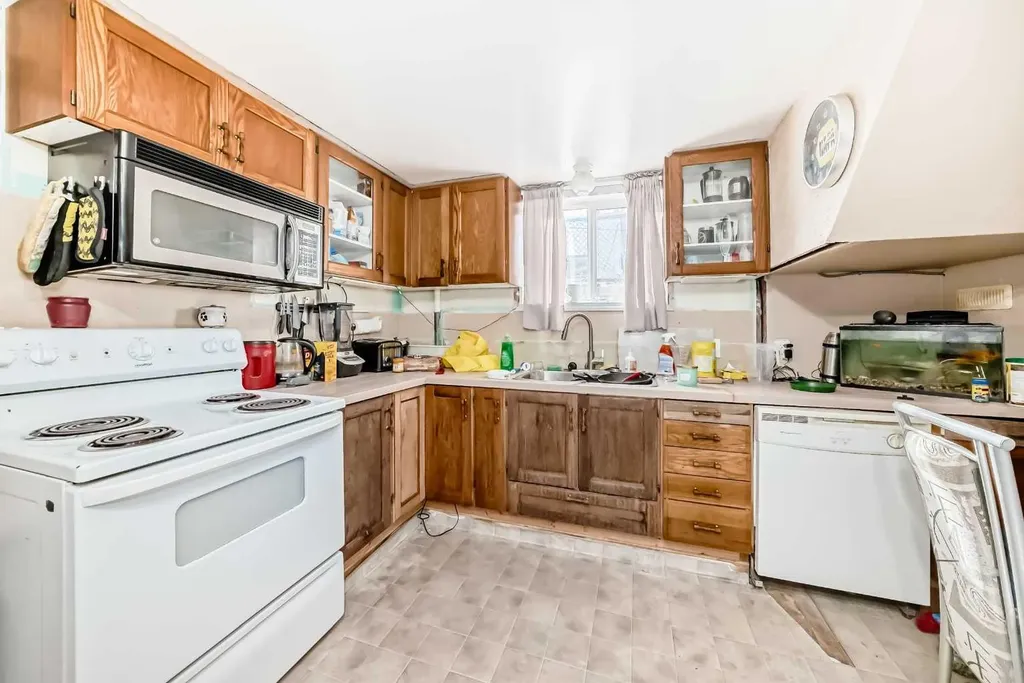 4939 45 Street Innisfail AB T4G 1M4
