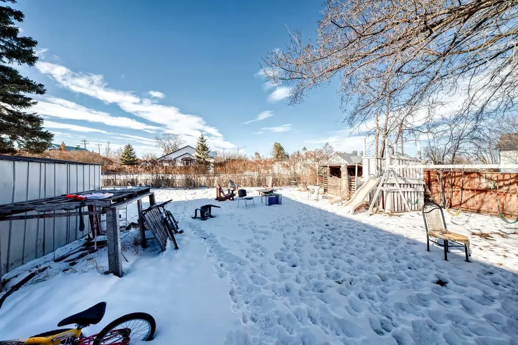 4939 45 Street Innisfail AB T4G 1M4