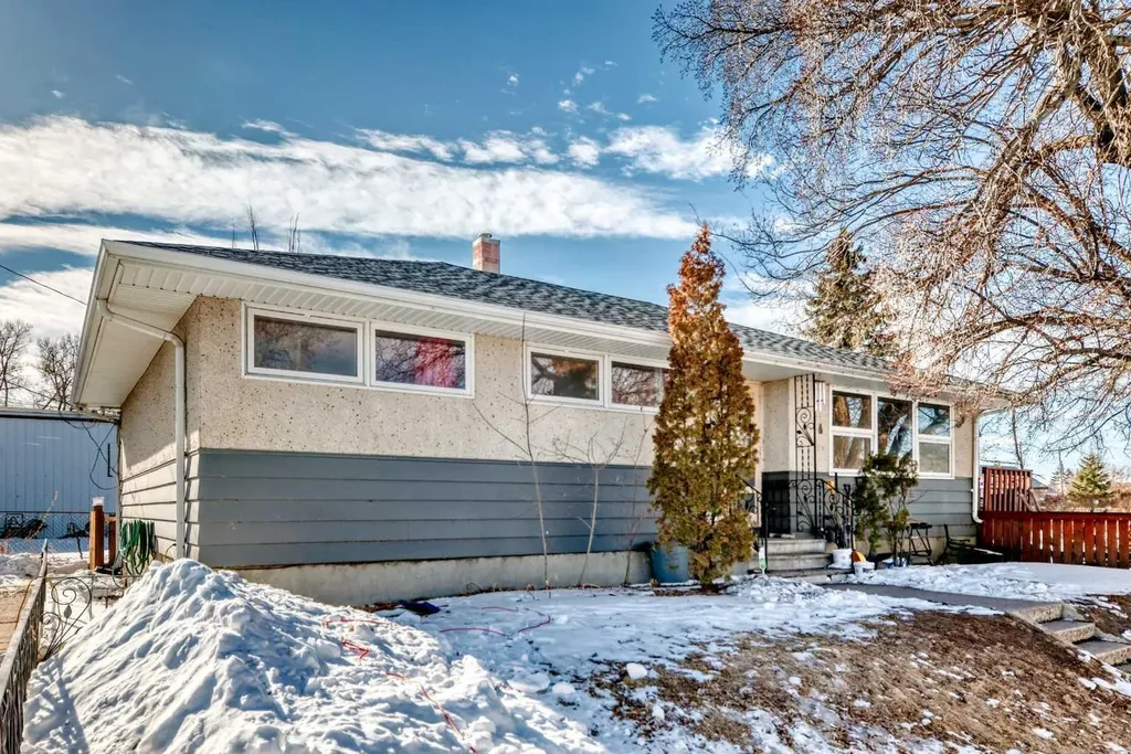 4939 45 Street Innisfail AB T4G 1M4