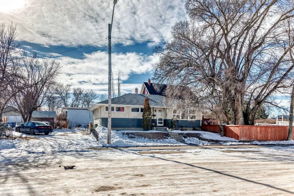 4939 45 Street Innisfail AB T4G 1M4