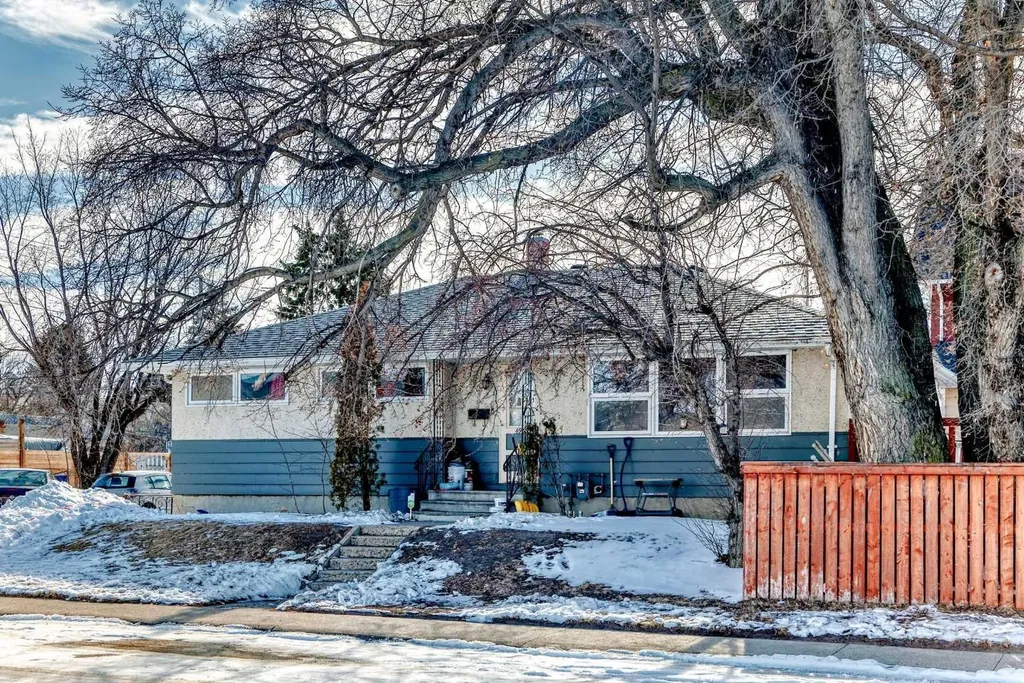 4939 45 Street Innisfail AB T4G 1M4