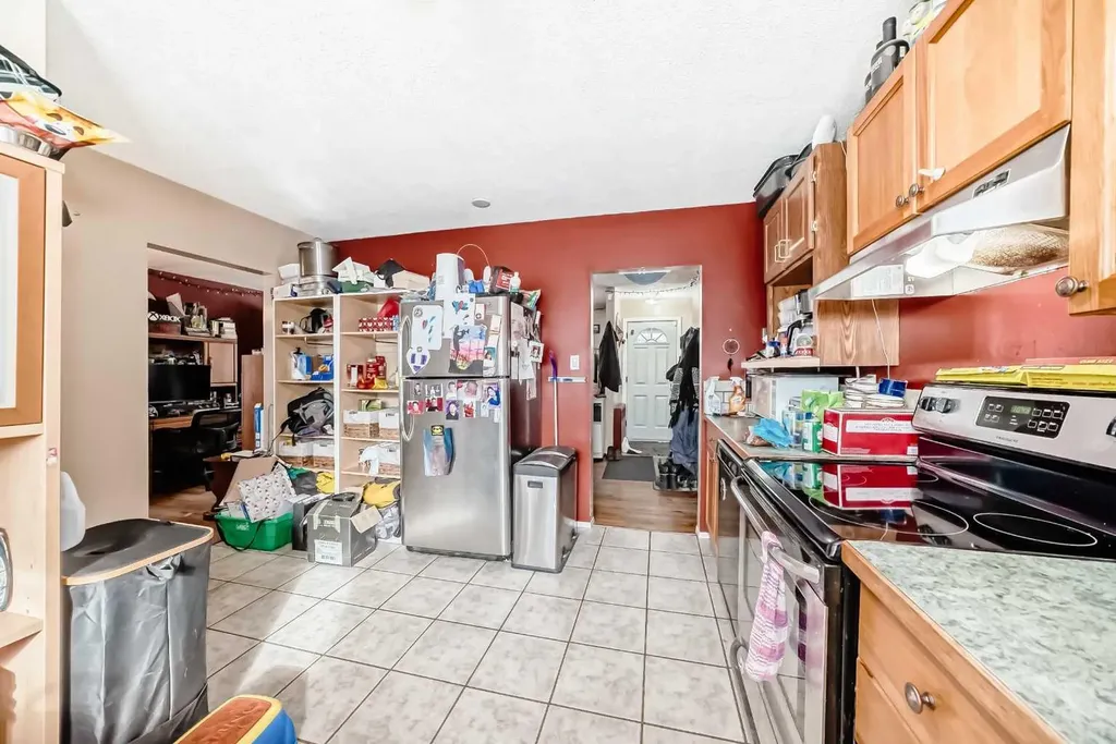 4939 45 Street Innisfail AB T4G 1M4
