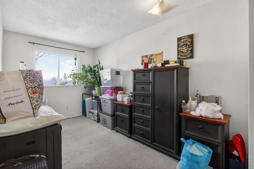 31 Templeby Way NE Calgary AB T1y5n7