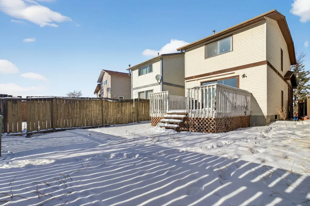 31 Templeby Way NE Calgary AB T1y5n7