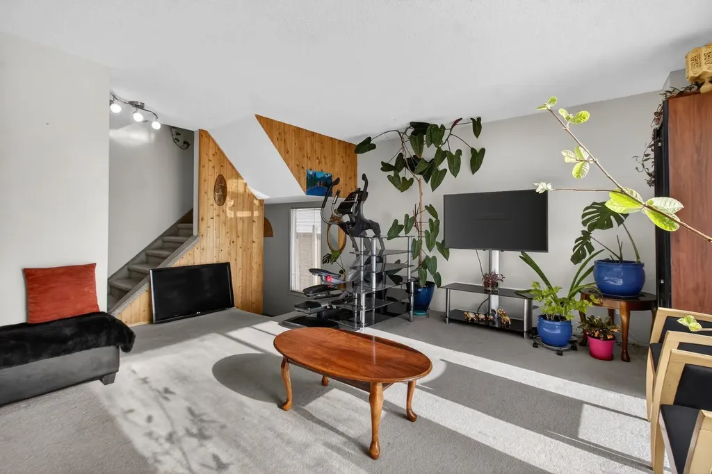 31 Templeby Way NE Calgary AB T1y5n7