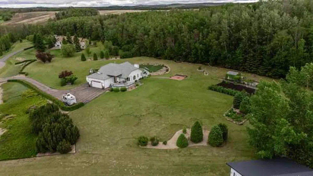 26110 Highway 11 Rural Red Deer County AB T4E1C2