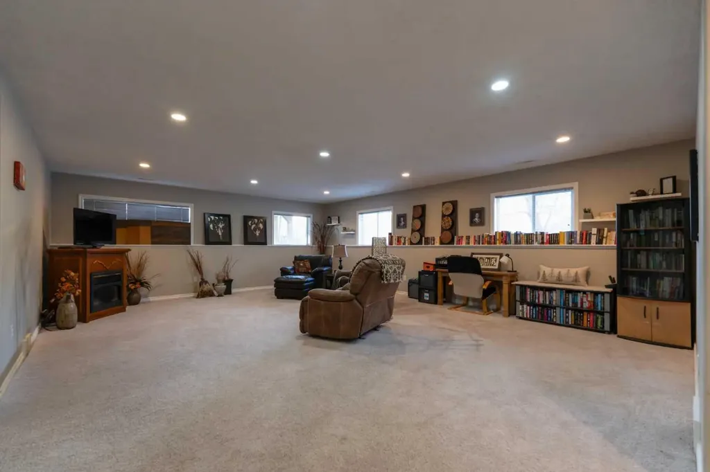65 Heritage Circle W Lethbridge AB T1K 7T3