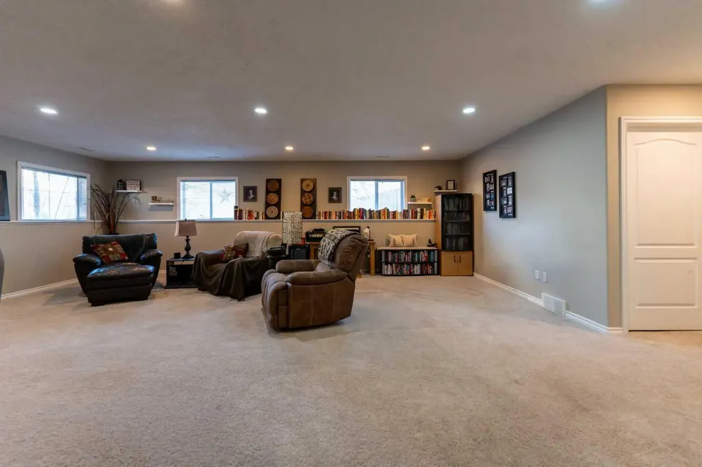 65 Heritage Circle W Lethbridge AB T1K 7T3