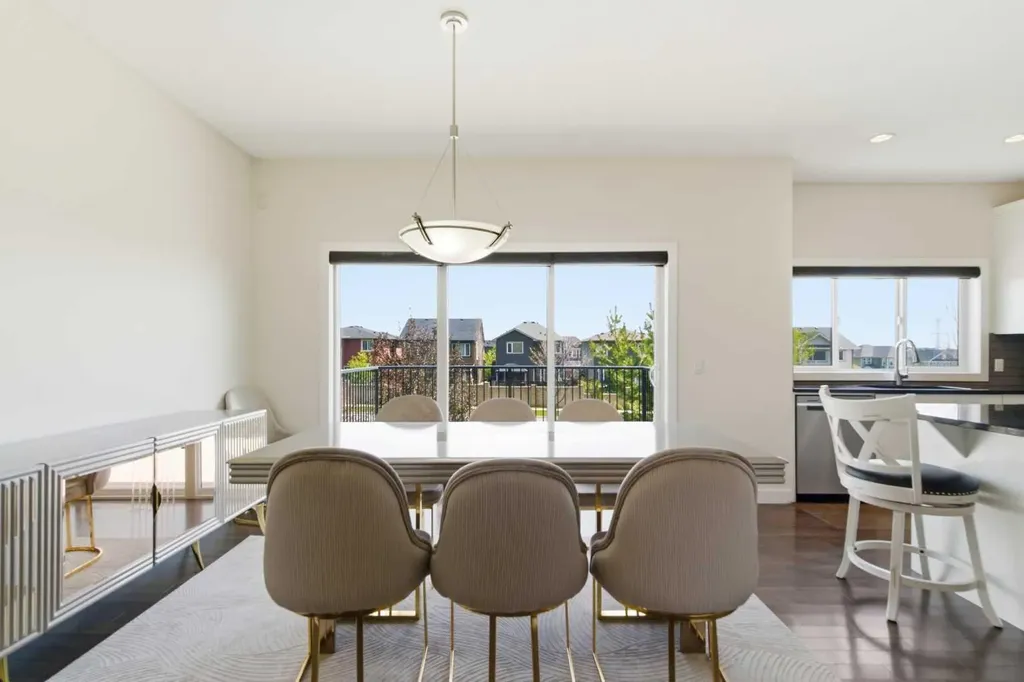21 Evansview Manor NW Calgary AB T3P 0J7
