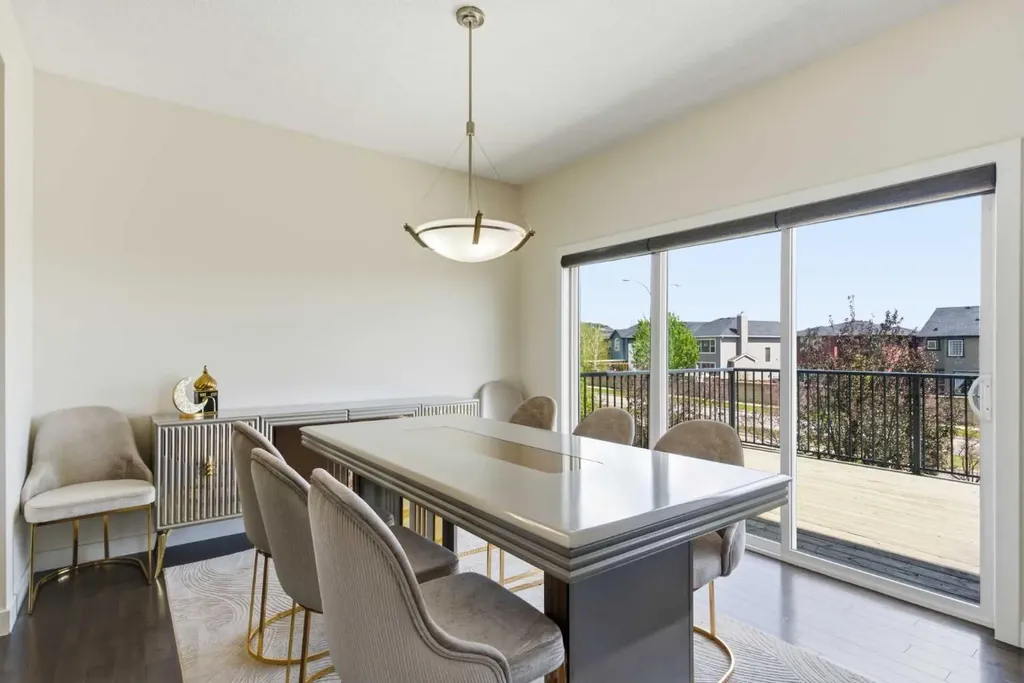 21 Evansview Manor NW Calgary AB T3P 0J7