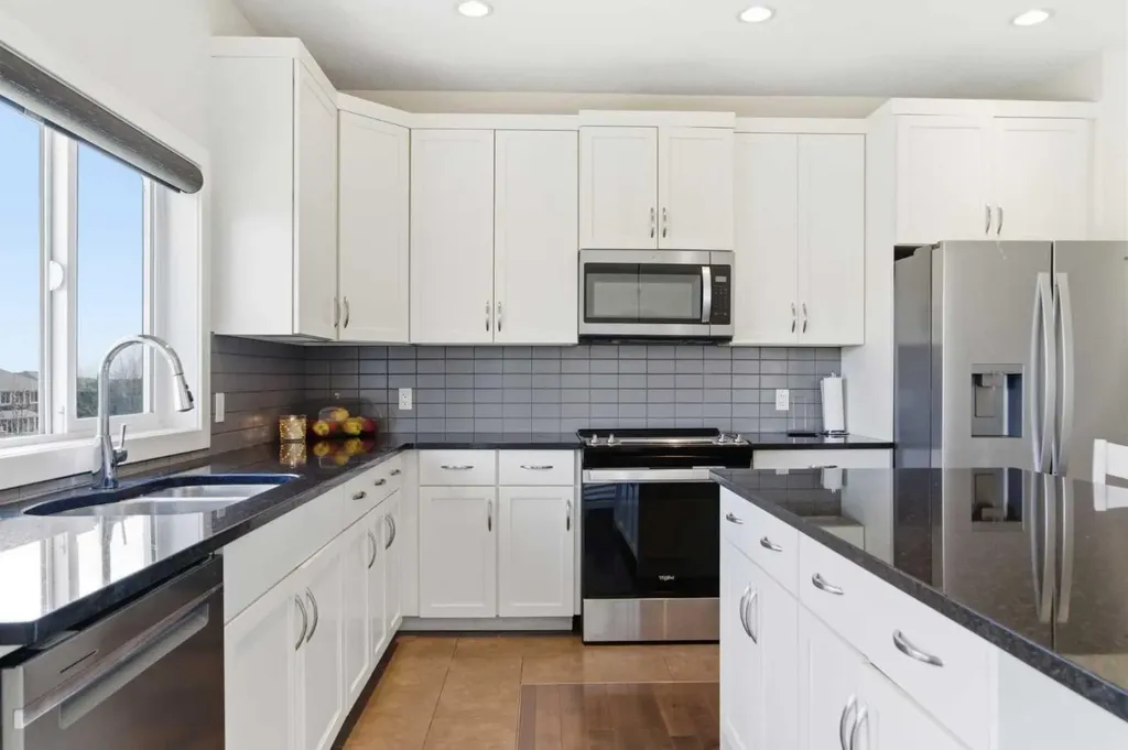 21 Evansview Manor NW Calgary AB T3P 0J7
