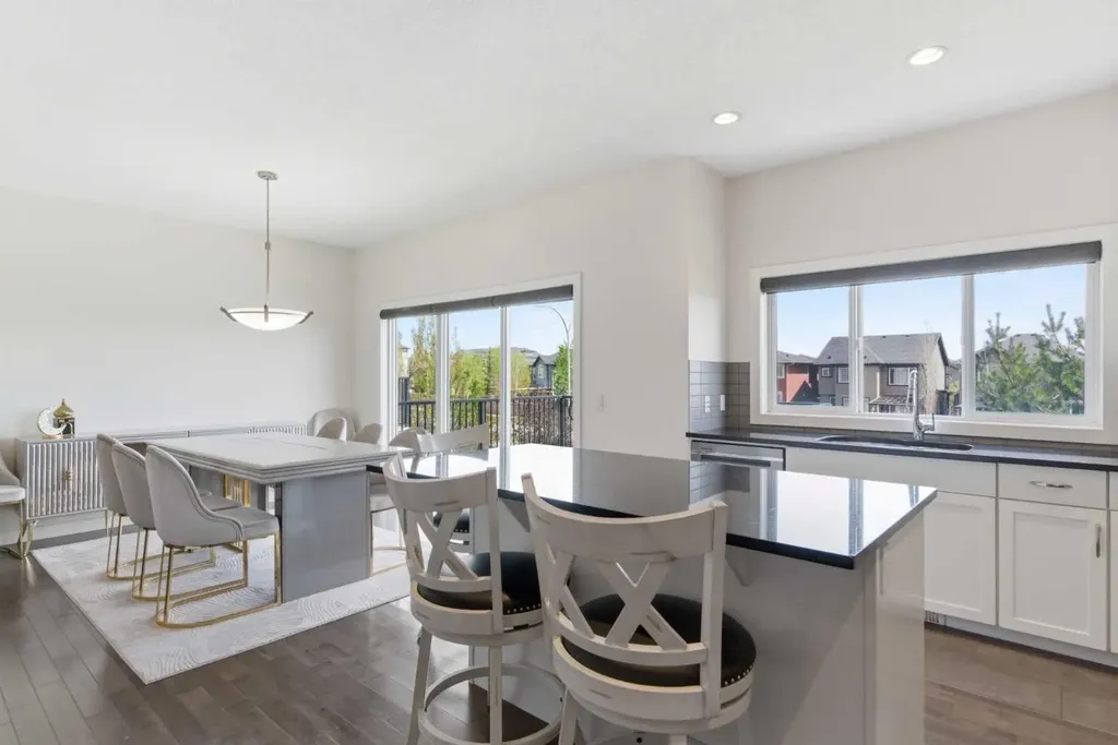 21 Evansview Manor NW Calgary AB T3P 0J7