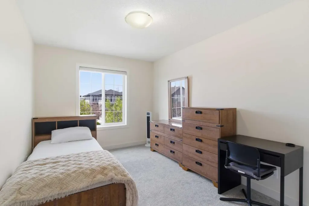 21 Evansview Manor NW Calgary AB T3P 0J7